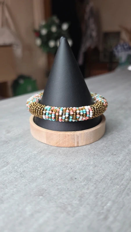 bracelet jonc perles doré bronze turquoise blanc corail vintage