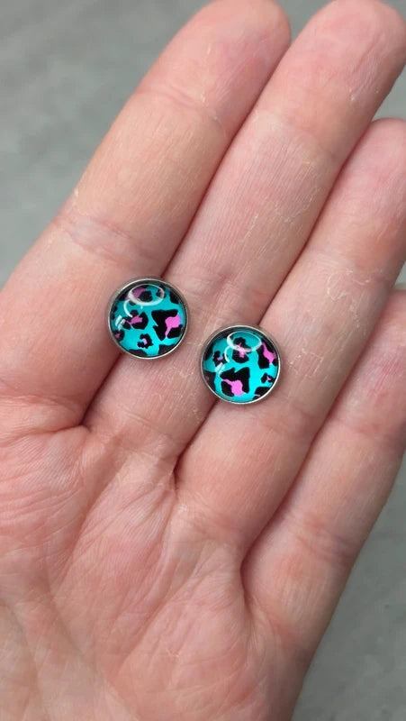 boucles d'oreilles rondes motif léopard turquoise noir rose fuchsia -  tendance