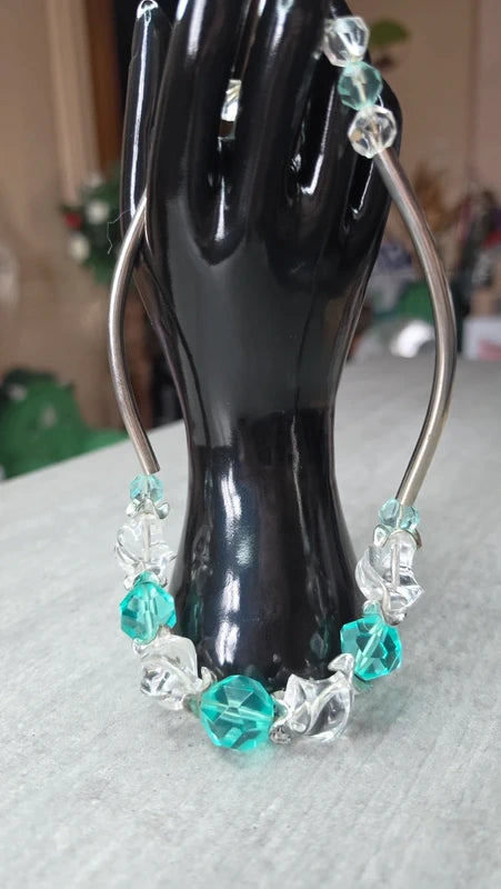 Collier - vintage perles translucides blanches et bleues turquoise à facette et tubes argentés