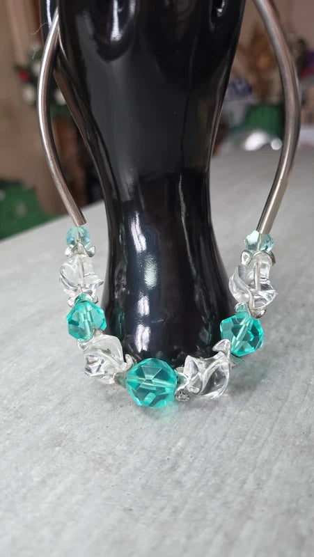 Collier - vintage perles translucides blanches et bleues turquoise à facette et tubes argentés