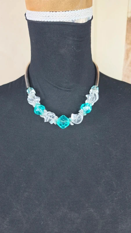 Collier - vintage perles translucides blanches et bleues turquoise à facette et tubes argentés