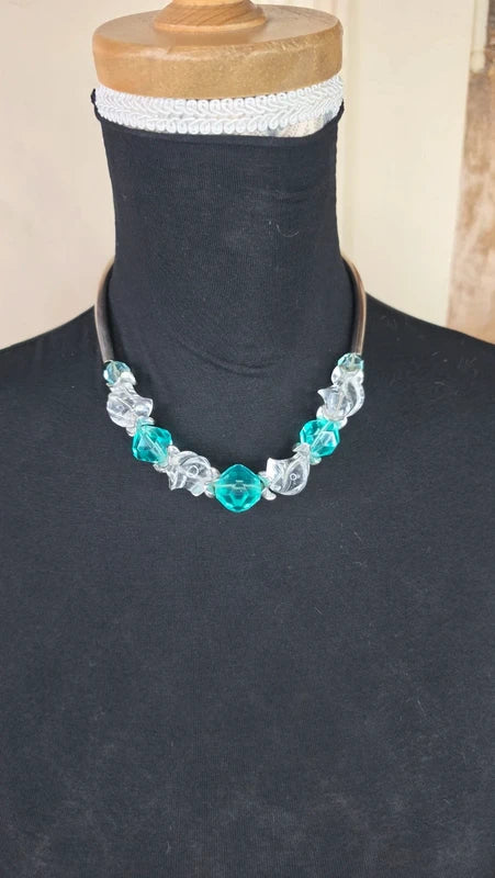 Collier - vintage perles translucides blanches et bleues turquoise à facette et tubes argentés
