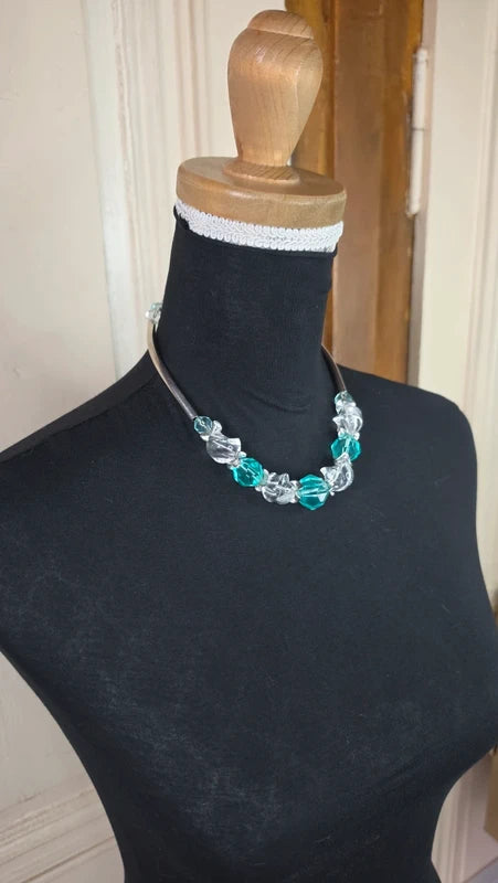Collier - vintage perles translucides blanches et bleues turquoise à facette et tubes argentés