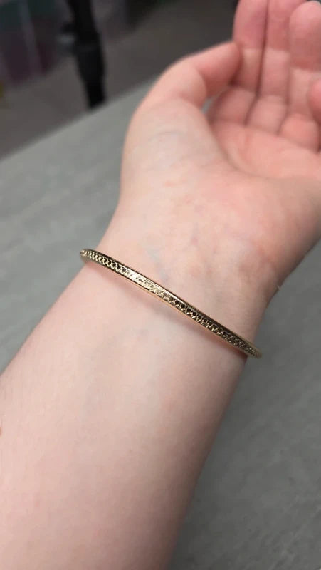 bracelet ajustable têtes de serpents yeux strass orange vert - effet peau de serpent sur le tour du bracelet doré