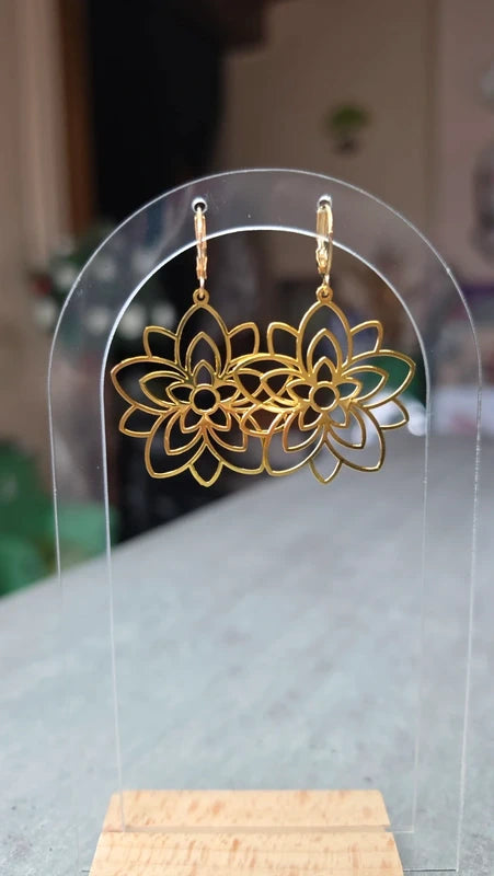 boucles d'oreilles dormeuse pendentif fleur doré ajouré effet mandala