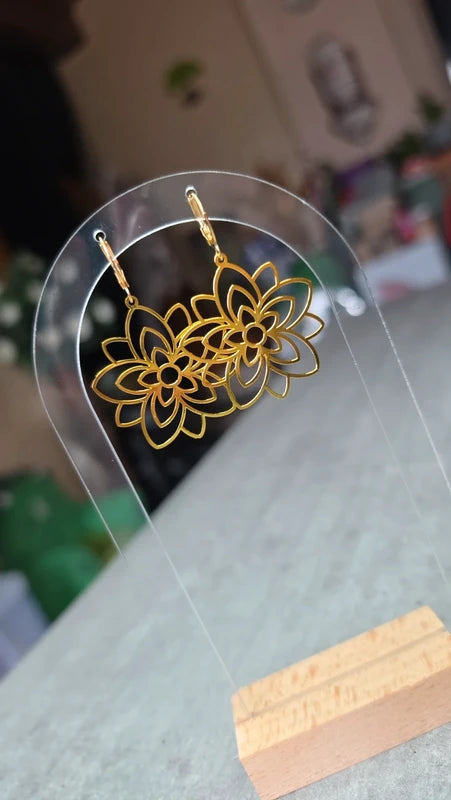 boucles d'oreilles dormeuse pendentif fleur doré ajouré effet mandala