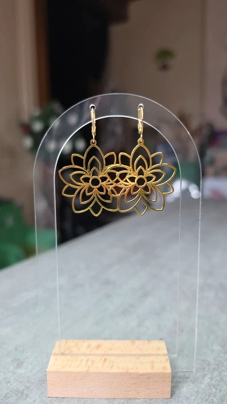 boucles d'oreilles dormeuse pendentif fleur doré ajouré effet mandala