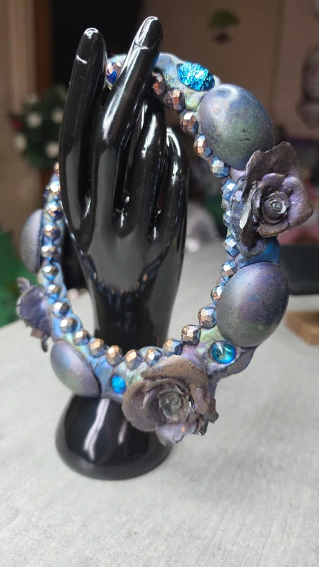 collier dark alternative - fleur rose perles strass pierre vert violet bleu - fantasy