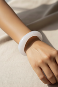 bracelet manchette bangle blanc - nacré blanc nacré - marbré - original