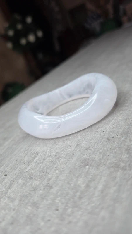 bracelet manchette bangle blanc - nacré blanc nacré - marbré - original