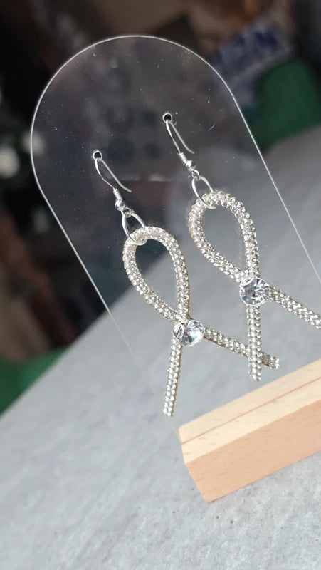 boucles d'oreilles - rare -  maille argentéE - strass brillant - pierre facette noeud - tendance - légères