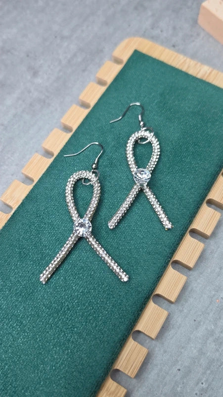 boucles d'oreilles - rare -  maille argentéE - strass brillant - pierre facette noeud - tendance - légères