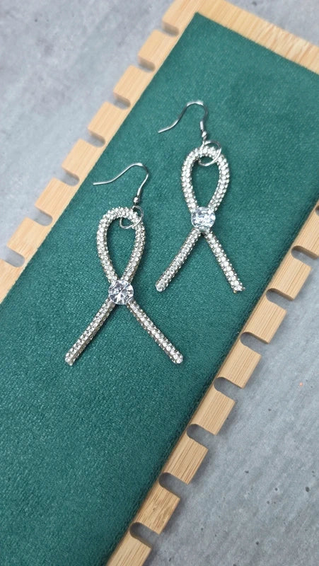 boucles d'oreilles - rare -  maille argentéE - strass brillant - pierre facette noeud - tendance - légères