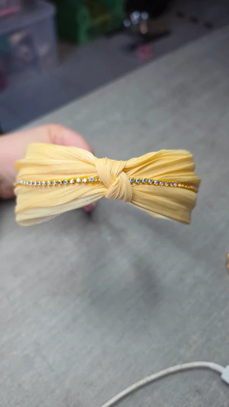 serre tête jaune clair strass noeud femme ou fille brillant tissu satiné