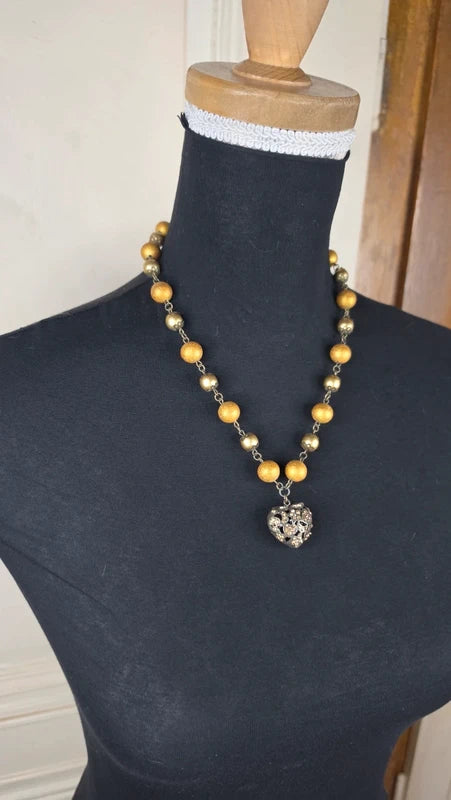 collier vintage - perles doré - pendentif coeur ajouré - strass bronze