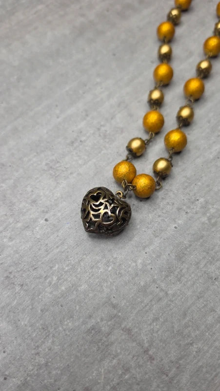collier vintage - perles doré - pendentif coeur ajouré - strass bronze