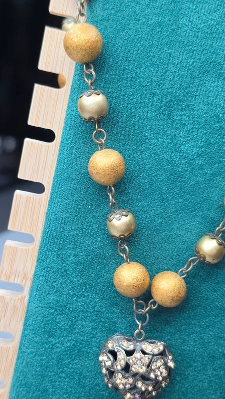 collier vintage - perles doré - pendentif coeur ajouré - strass bronze