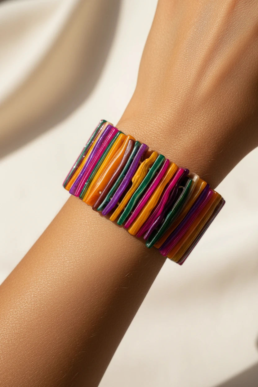 bracelet multiclore - extensible - taille unique -  pierres véritables larges - nacre multicolore -  chic - élégant