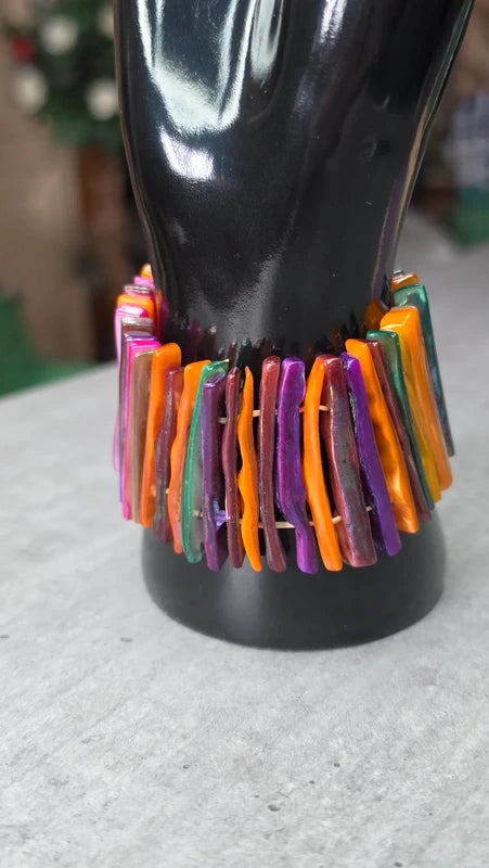 bracelet multiclore - extensible - taille unique -  pierres véritables larges - nacre multicolore -  chic - élégant