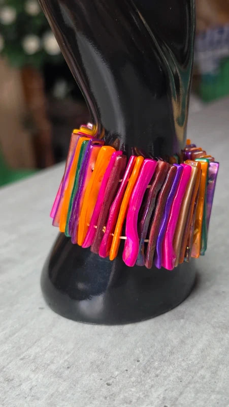 bracelet multiclore - extensible - taille unique -  pierres véritables larges - nacre multicolore -  chic - élégant