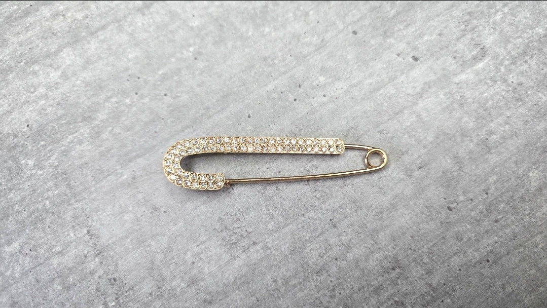 Broche en acier inoxydable - neuf sous blister - argentée ou dorée remplie de strass - chic élégante