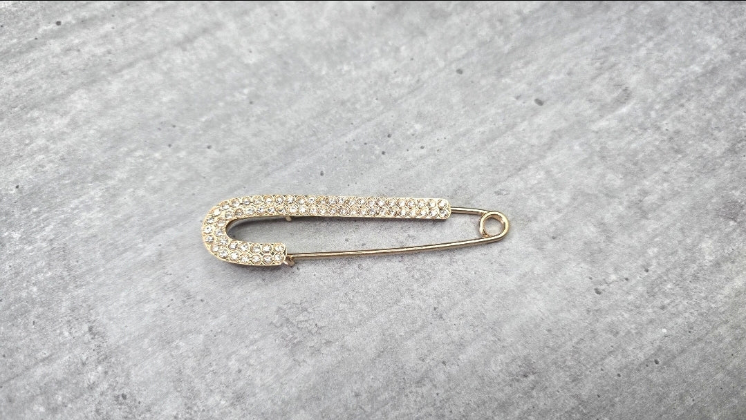 Broche en acier inoxydable - neuf sous blister - argentée ou dorée remplie de strass - chic élégante