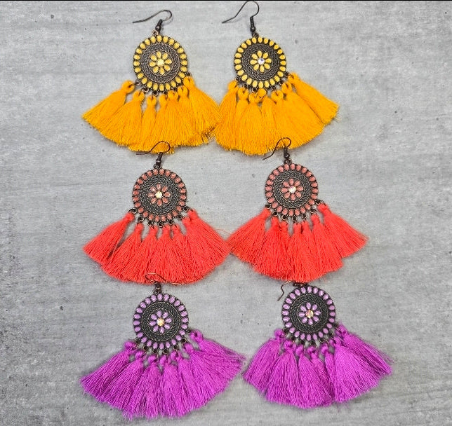 boucles d'oreilles - neuf - mandala pompons strass - jaune violet corail - style amérindien légère pendante