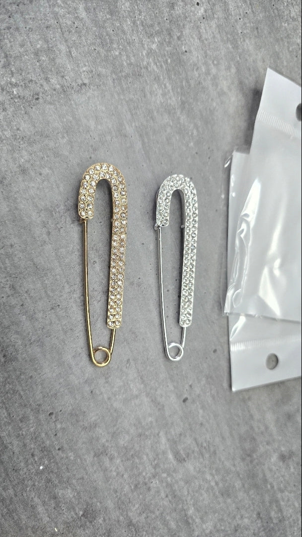 Broche en acier inoxydable - neuf sous blister - argentée ou dorée remplie de strass - chic élégante