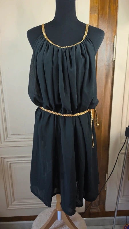 superbe robe noire - ceinture tresse doré - taille unique - large plage été - élégante - taille unique 38 au 46