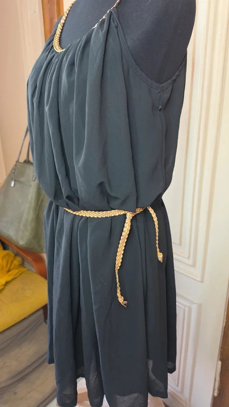 superbe robe noire - ceinture tresse doré - taille unique - large plage été - élégante - taille unique 38 au 46