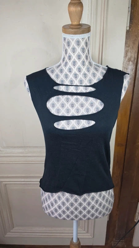 débardeur noir - taille L 40 42 - très original - altenative - ajouré devant et dos
