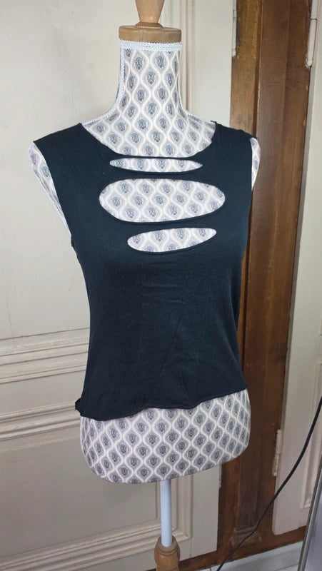 débardeur noir - taille L 40 42 - très original - altenative - ajouré devant et dos