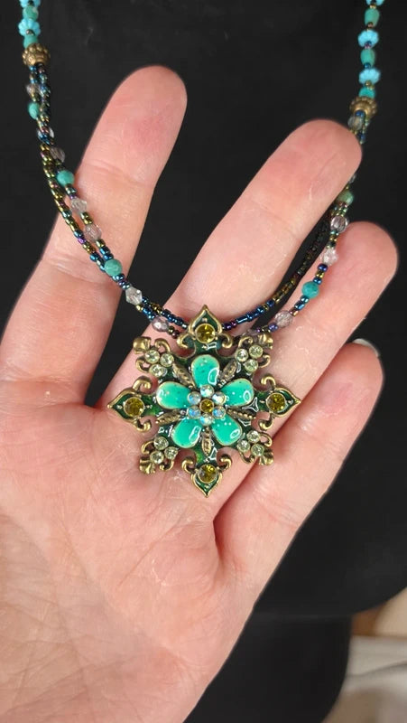 collier vintage - bleu turquoise vert perles strass - brillant - pendentif fleur