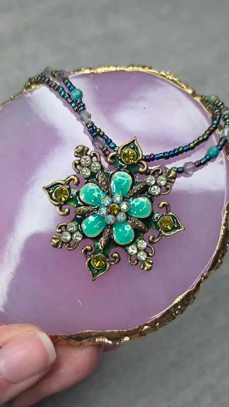 collier vintage - bleu turquoise vert perles strass - brillant - pendentif fleur