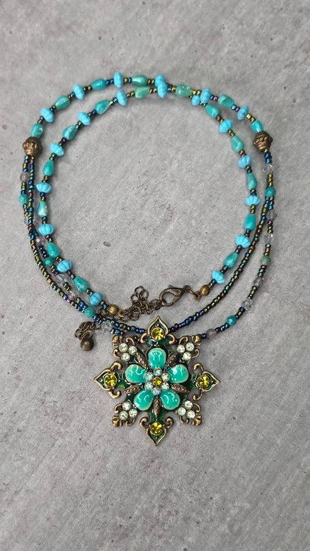 collier vintage - bleu turquoise vert perles strass - brillant - pendentif fleur