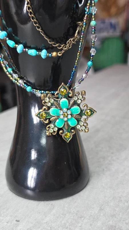 collier vintage - bleu turquoise vert perles strass - brillant - pendentif fleur